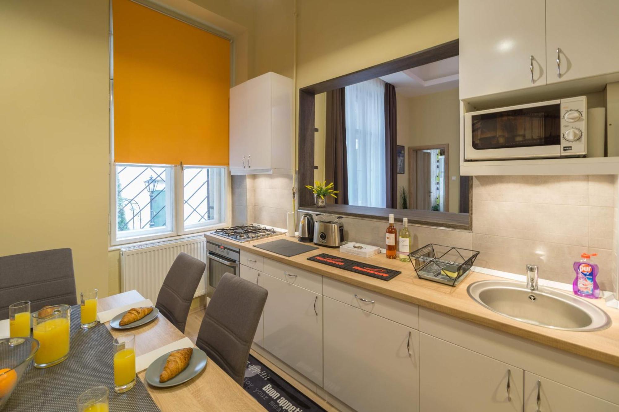 Exlcusive & City Central Located Suite By Prestige Homes Budapest Esterno foto